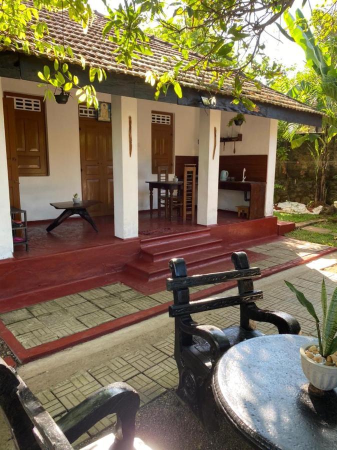 Ami Place Rooms With Kitchen Hikkaduwa Exterior photo