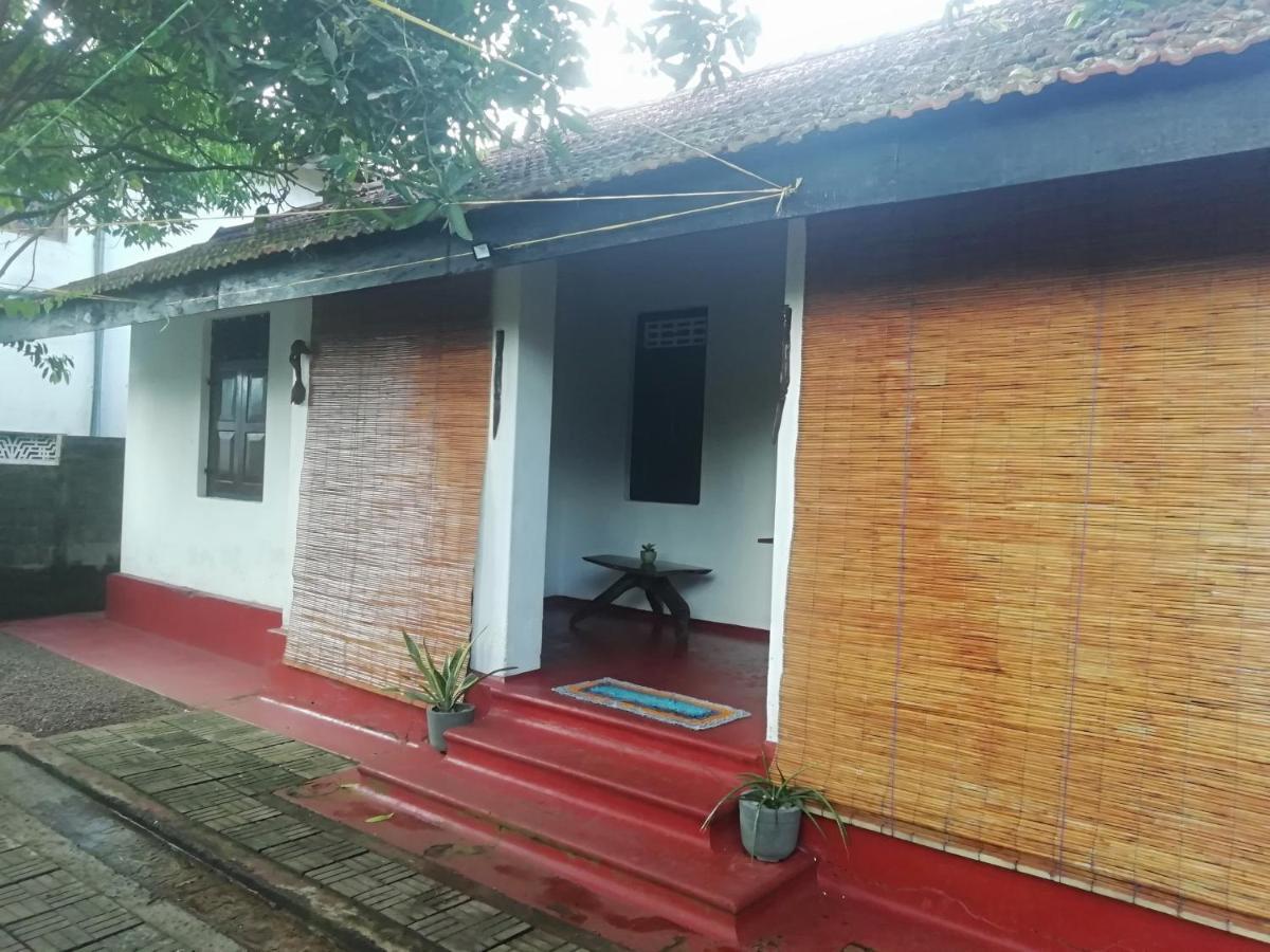 Ami Place Rooms With Kitchen Hikkaduwa Exterior photo