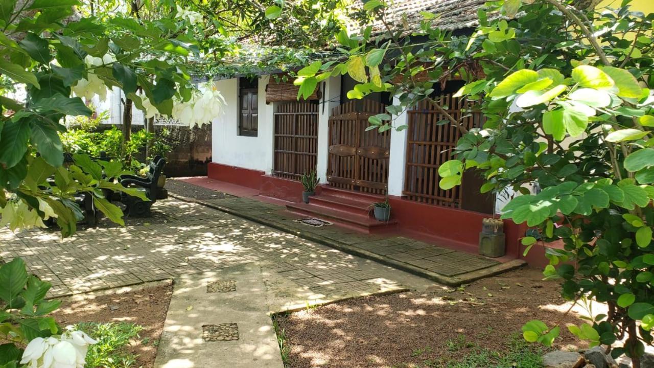 Ami Place Rooms With Kitchen Hikkaduwa Exterior photo