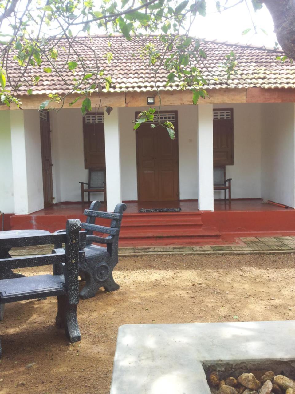 Ami Place Rooms With Kitchen Hikkaduwa Exterior photo