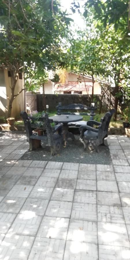 Ami Place Rooms With Kitchen Hikkaduwa Exterior photo